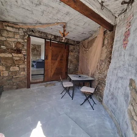 Vila Kyra *