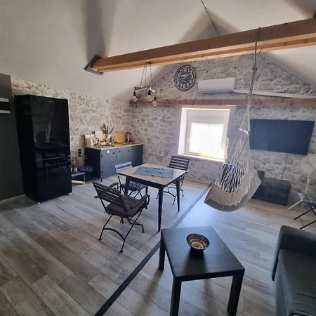 Vila Kyra Nyaraló *